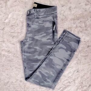 Democracy Camo Pants in Grey 6